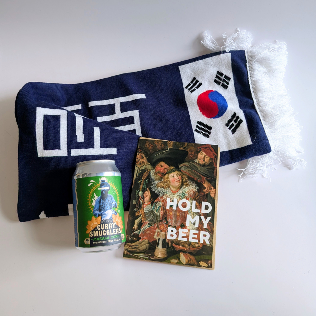 Hold My Beer: Football scarf + Curry Smugglers Snack + Card
