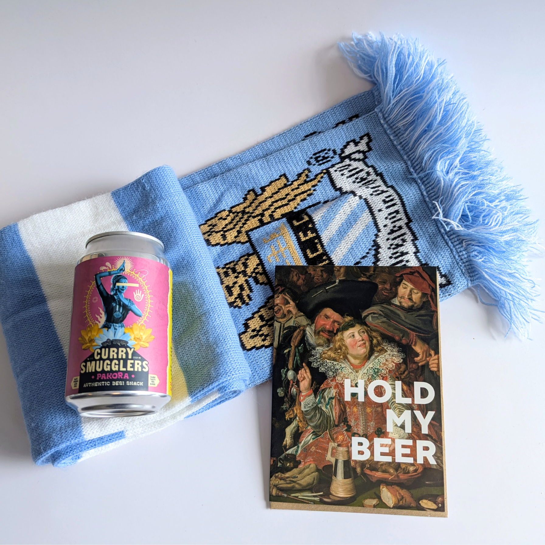 Hold My Beer: Football scarf + Curry Smugglers Snack + Card